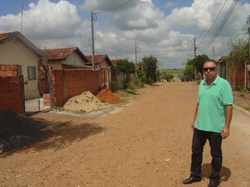 TONINHO PEDE ASFALTO E MANUTENÇÃO DE ACOSTAMENTO NO THEODORO DE SOUZA BARROS