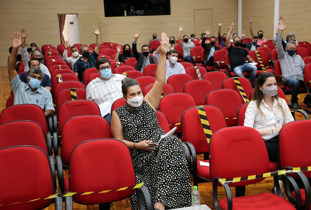 CÂMARA PARTICIPA DE REUNIÃO QUE DISCUTE CORTE EM SUS EM PIRACICABA
