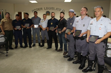 Policiais e guardas civis municipais são homenageados