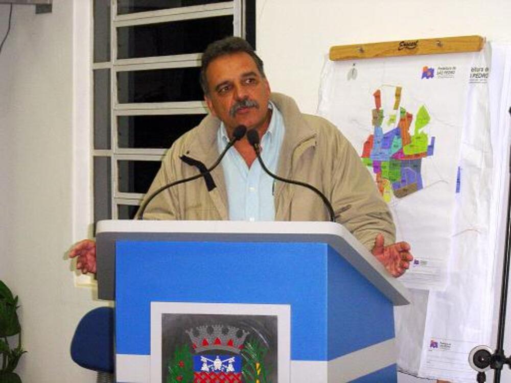 PRESIDENTE DO LAR DOS VELHINHOS UTILIZA A TRIBUNA DA CÂMARA