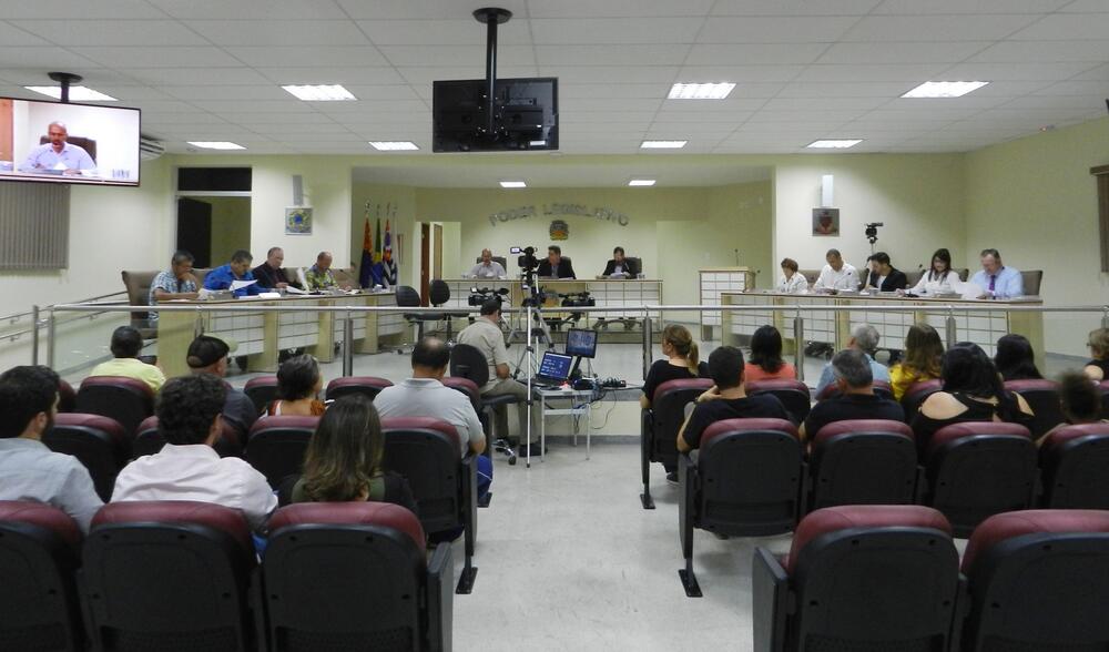 REQUERIMENTO PEDE QUE PREFEITURA TOME PROVIDÊNCIAS SOBRE IMÓVEL ABANDONADO