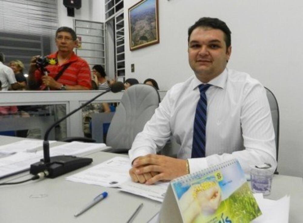 IVAN TEIXEIRA REQUER INFORMAÇÕES AO PODER EXECUTIVO