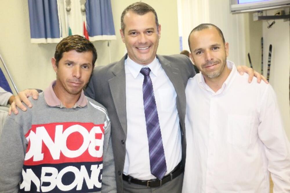 QUADRA ESPORTIVA DA ESCOLA GUSTAVO TEIXEIRA RECEBE NOME DE “BENEDITO AMÉRICO DO NASCIMENTO”