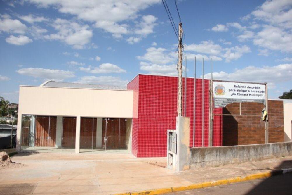 PRESIDENTE DA CÂMARA ESCLARECE PARALISAÇÃO DAS OBRAS DE REFORMA DA NOVA CÂMARA MUNICIPAL