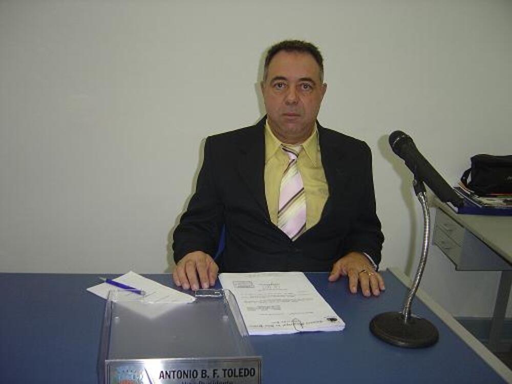 PROJETO DO VEREADOR TONINHO OBRIGA QUE RECITUÁRIOS SEJAM LEGÍVEIS