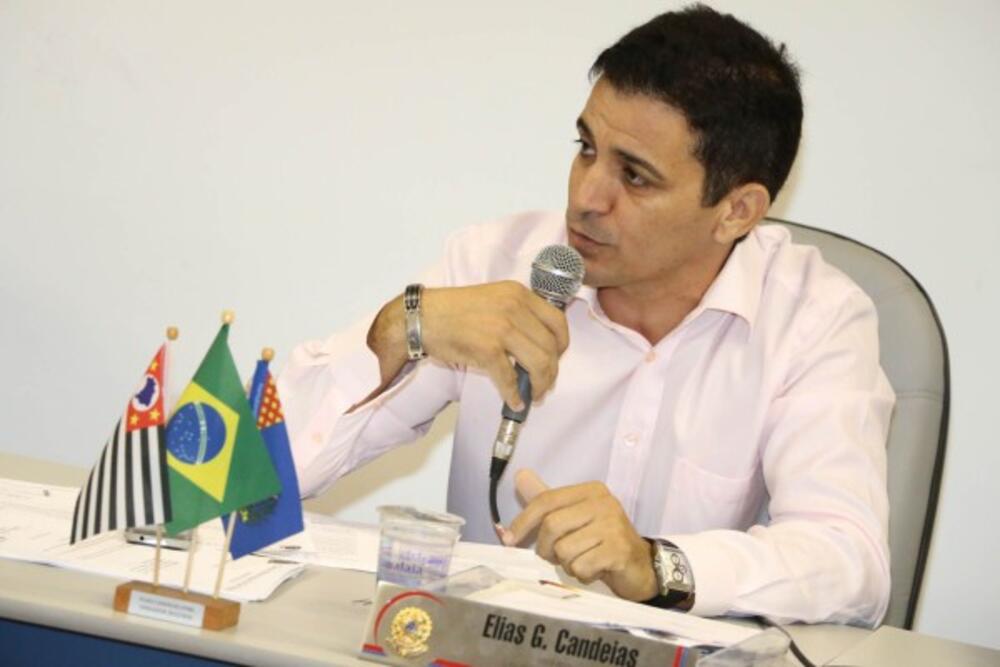 ELIAS CANDEIAS HOMENAGEIA GRUPO SALVE! CIA DE TEATRO PELA ENCENAÇÃO DO ESPETÁCULO 