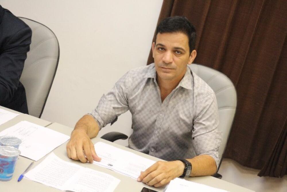 VEREADOR ELIAS CANDEIAS PEDE IMPLANTAÇÃO DE PLANO MÉDICO PARA OS SERVIDORES PÚBLICOS