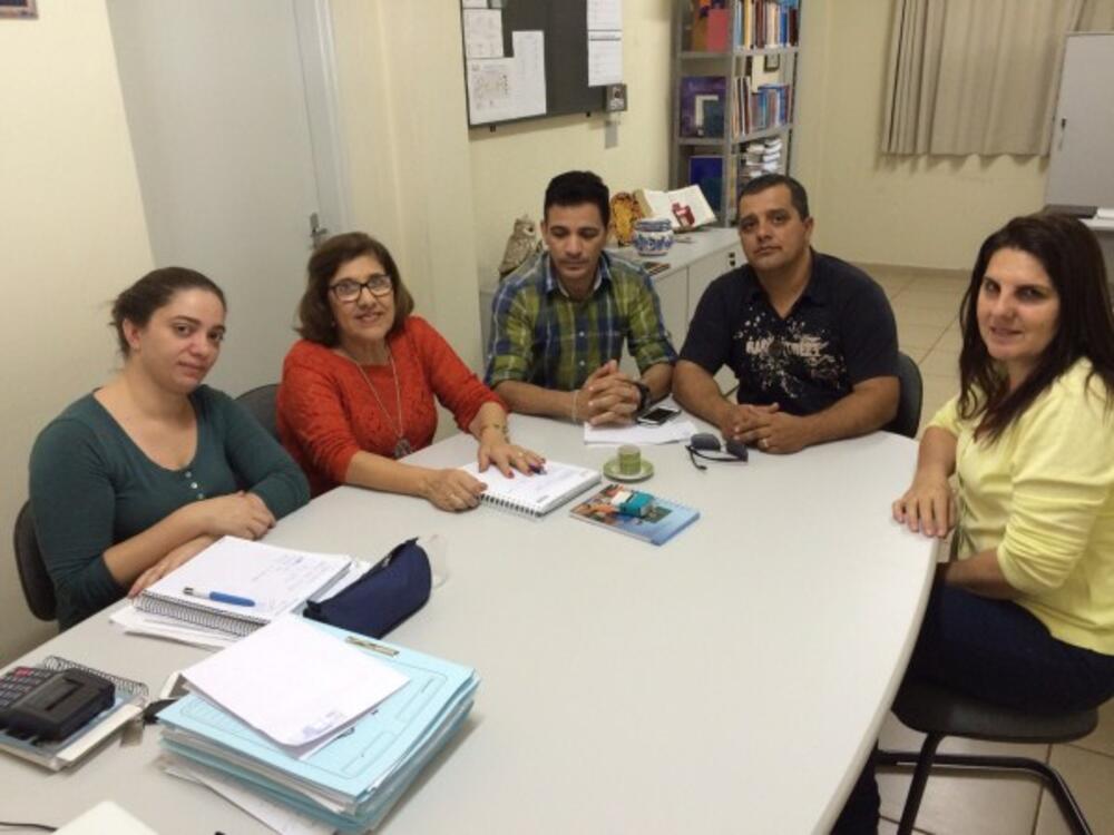 VEREADORES SE REÚNEM COM SECRETÁRIA DE EDUCAÇÃO EM BUSCA DE ESCLARECIMENTOS SOBRE A MERENDA ESCOLAR