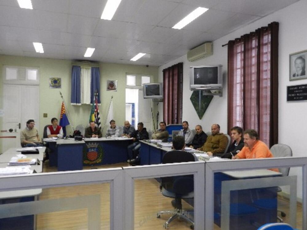 VEREADORES SE REÚNEM COM SECRETÁRIO DE OBRAS NA CÂMARA MUNICIPAL
