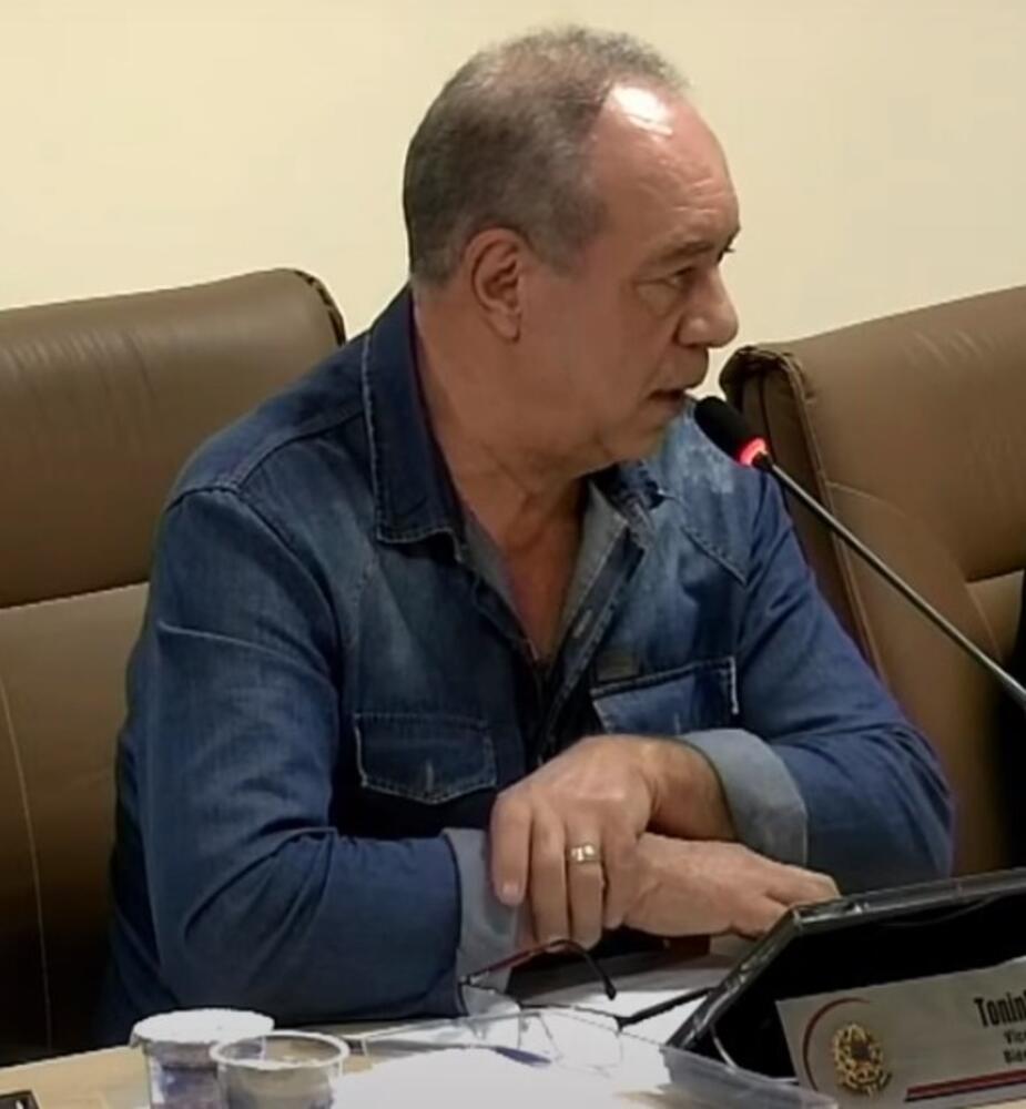 VEREADOR SOLICITA BEBEDOURO E LAVATÓRIO NA FEIRA DO PRODUTOR