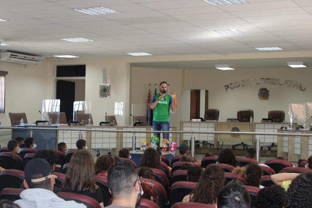 O PLENÁRIO DA CASA ACOLHE CRIANÇAS E ADOLESCENTES PARA PALESTRA PROMOVIDA PELA COORDENADORIA DE CULTURA DO MUNICÍPIO
