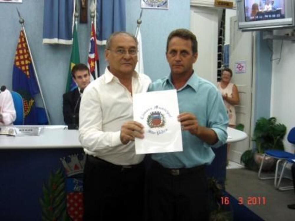 LUIZ ANTONIO BILIA RECEBE MOÇÃO DE APLAUSOS E CONGRATULAÇÕES