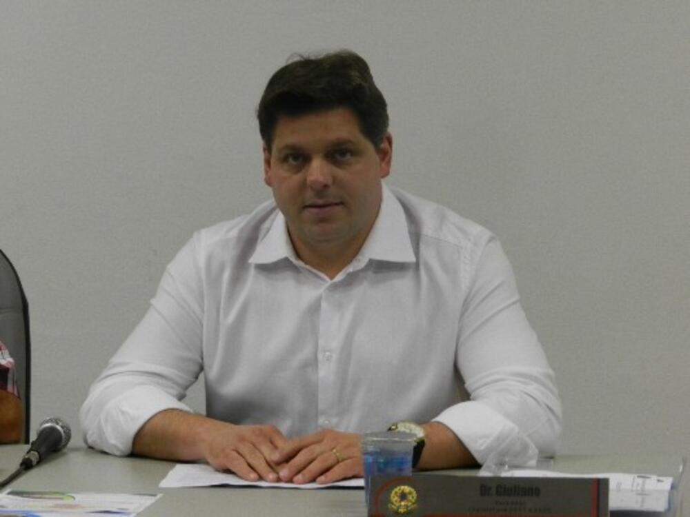 VEREADOR DR. GIULIANO QUER INFORMAÇÕES SOBRE CONSTATAÇÕES DO CONSELHO DE ALIMENTAÇÃO ESCOLAR