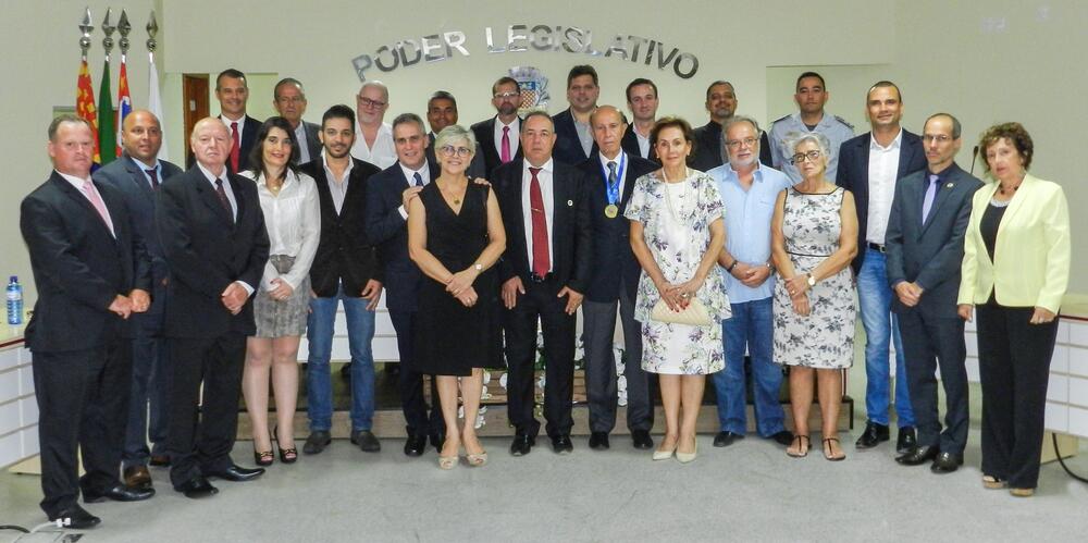 EM SESSÃO SOLENE, CÂMARA ENTREGA TÍTULO DE CIDADÃO SÃO-PEDRENSE E “MEDALHA 22 DE FEVEREIRO”