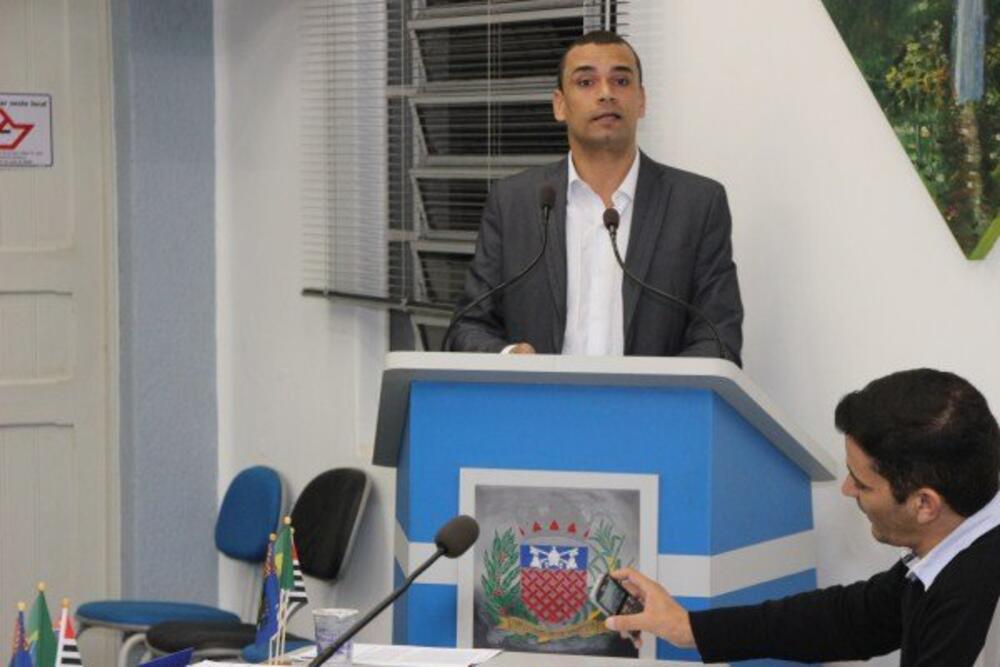 ADRIANO VITOR CONVOCA CPFL PARA PRESTAR ESCLARECIMENTOS