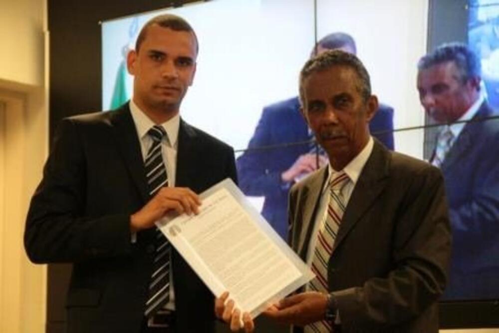 ADRIANO VITOR SOLICITA FIM DA TARIFA DE LIGAÇÃO INTERURBANA PARA MUNICÍPIOS DO AGLOMERADO URBANO