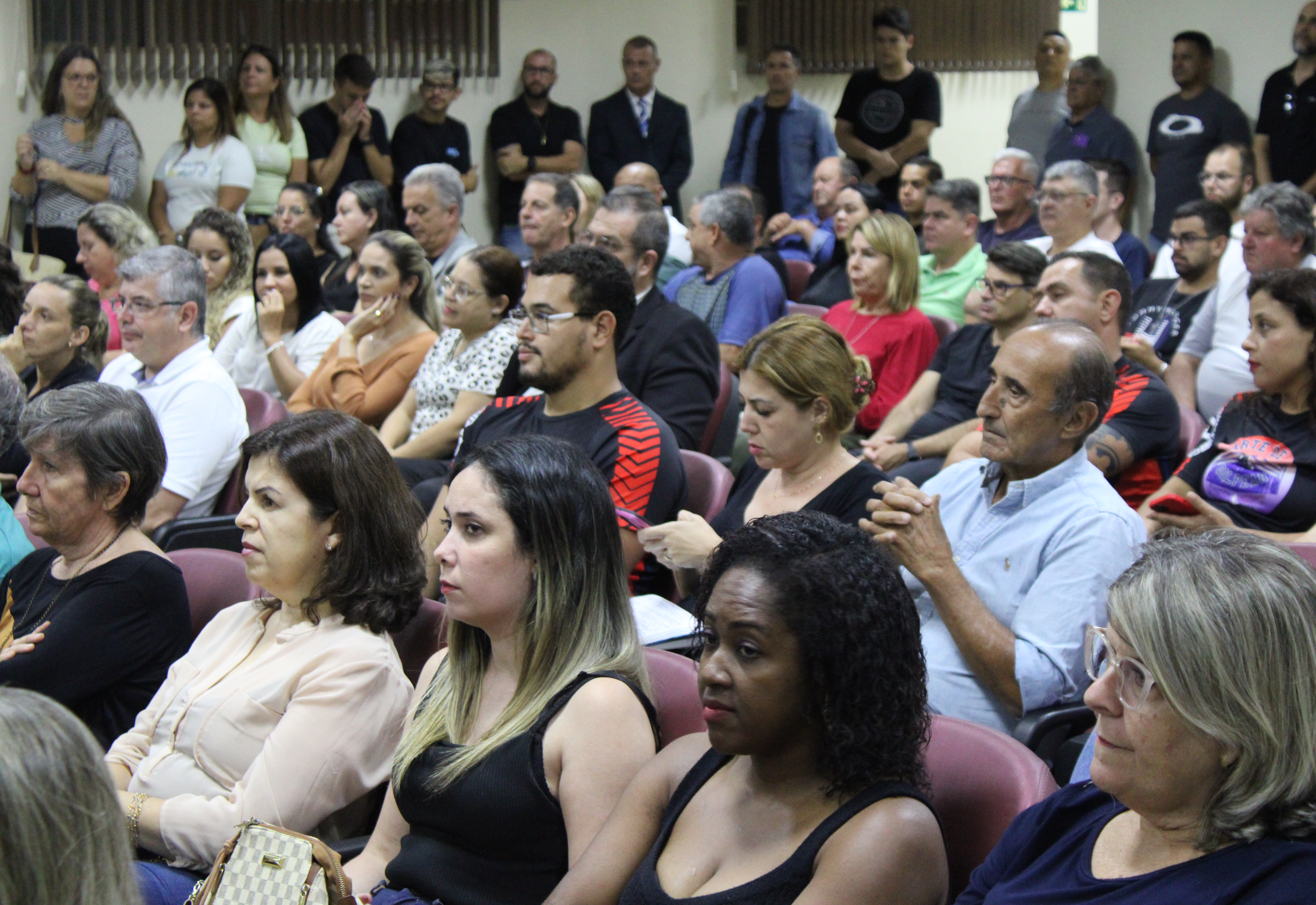 Prefeito, secretários e munícipes prestigiam 1ª Sessão Ordinária