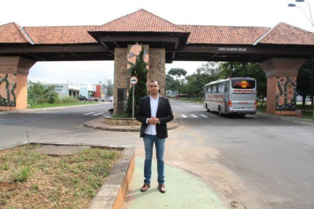 ADRIANO VITOR MOSTRA SITUAÇÃO CAÓTICA DO TRÂNSITO NA ENTRADA DA CIDADE