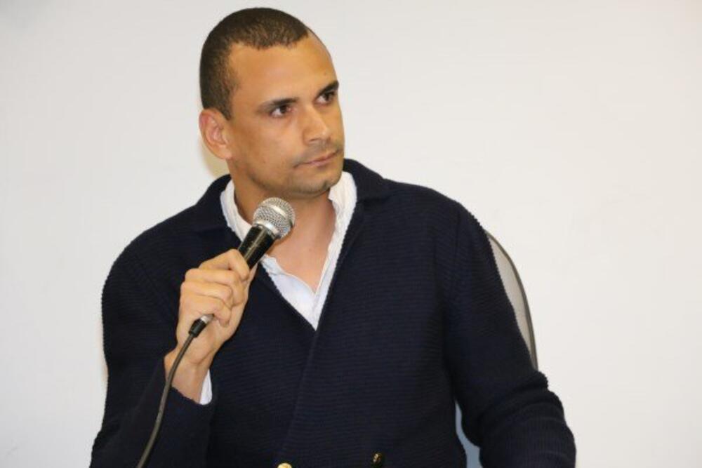 ADRIANO VITOR PEDE REDUTOR DE VELOCIDADE NA ALAMEDA DOS CIPRESTES