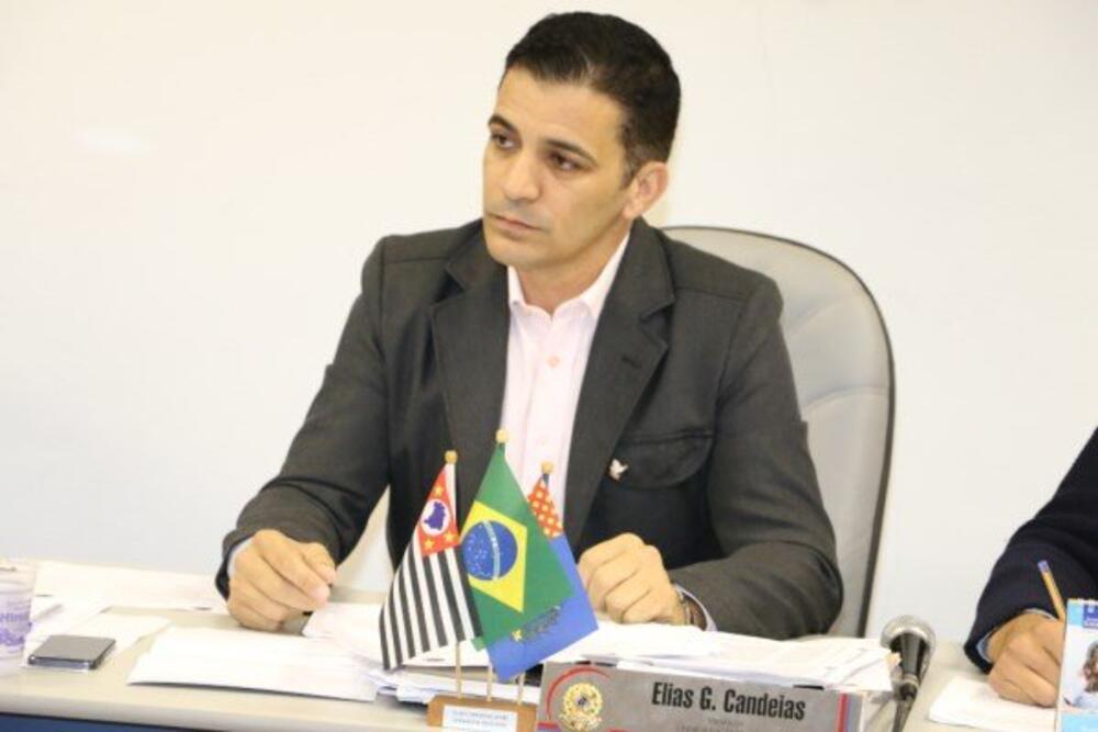 ELIAS CANDEIAS SOLICITA REDUTOR DE VELOCIDADE NA RUA MANOEL SENEME NO JARDIM SÃO DIMAS