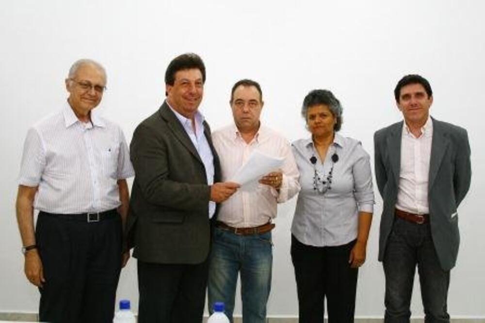 VEREADOR TONINHO RECEBE PROJETO DE LEI COMPLEMENTAR