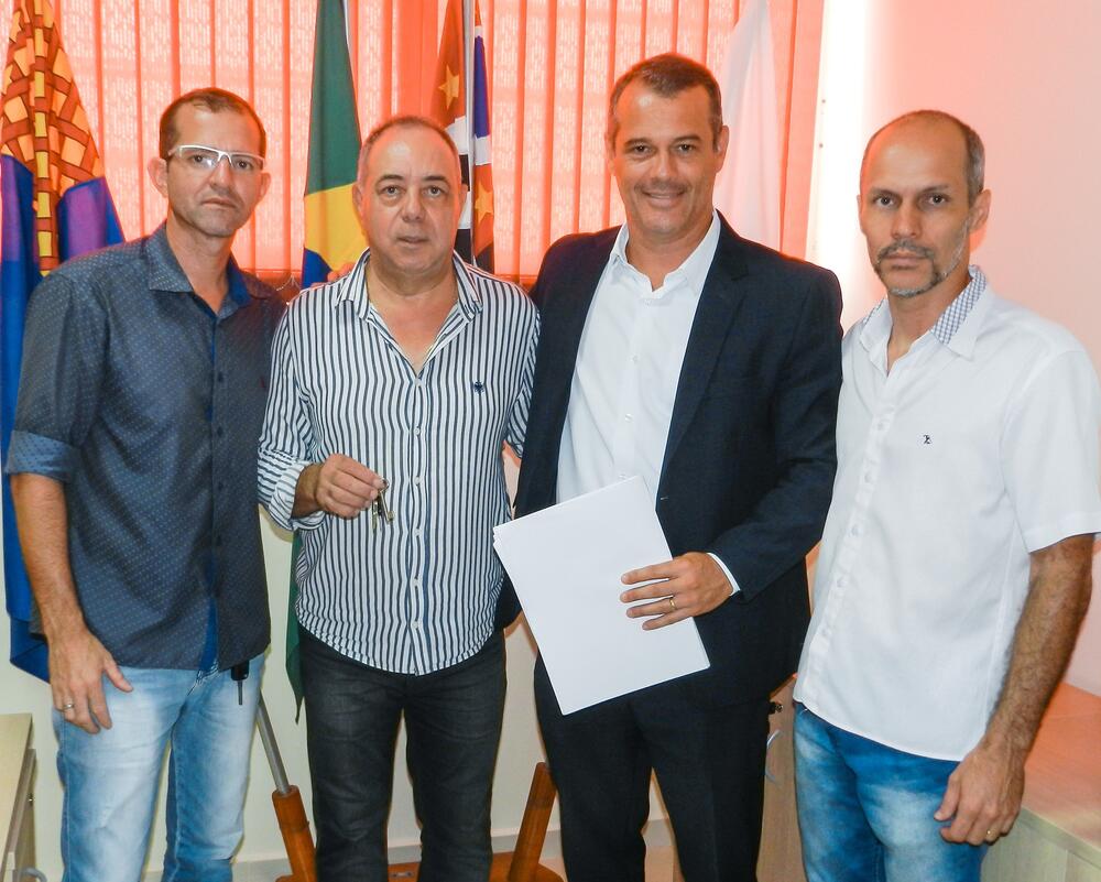 NOVA MESA DIRETORA ASSUME OS TRABALHOS DA CÂMARA MUNICIPAL