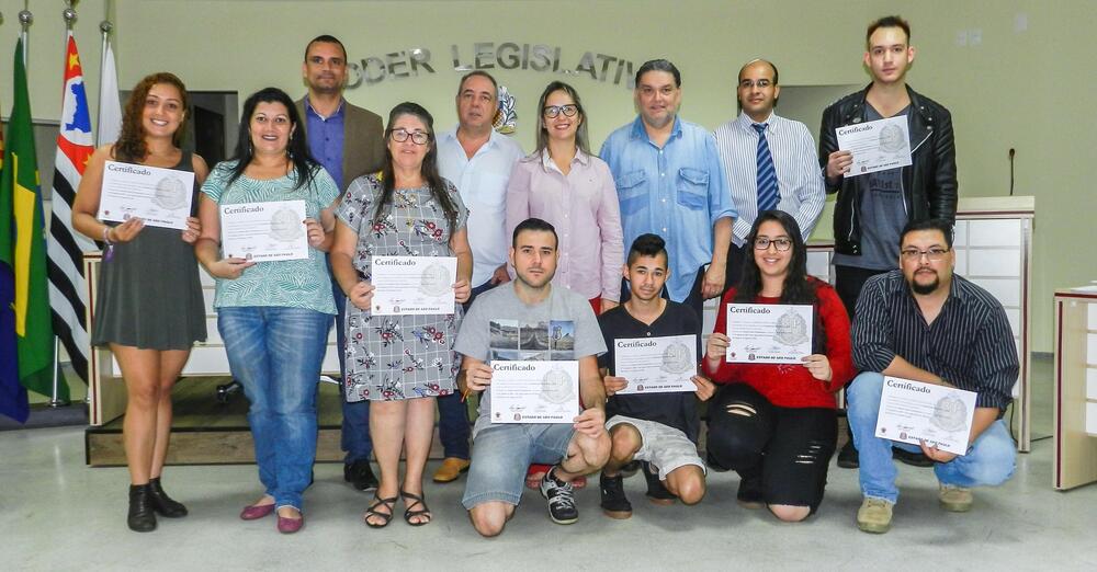 ALUNOS DOS CURSOS DE QUALIFICAÇÃO RECEBEM DIPLOMAS NA CÂMARA MUNICIPAL