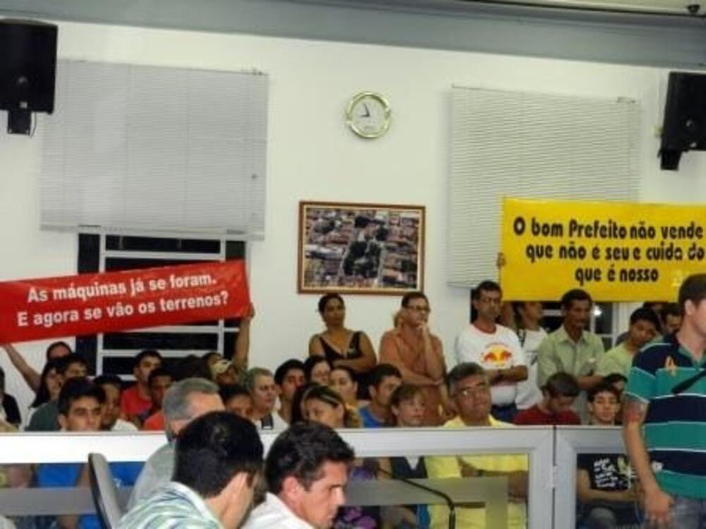 PEDIDO DE VISTAS ADIA VOTAÇÃO DE PROJETO SOBRE VENDA DE TERRENOS