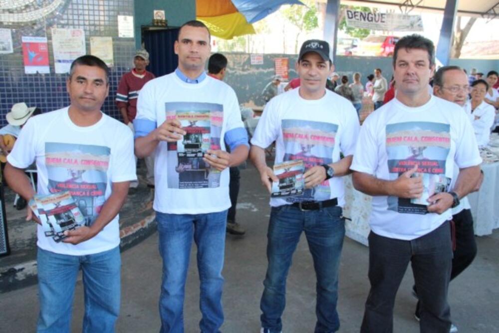 VEREADORES ORIENTAM MUNÍCIPES SOBRE CAMPANHA CONTRA O ABUSO SEXUAL DE CRIANÇAS E ADOLESCENTES