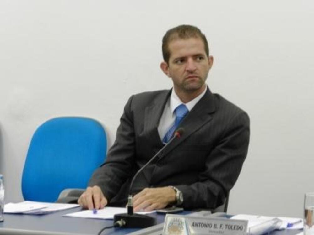 VEREADOR BRANCO SOLICITA REVITALIZAÇÃO DA PRAÇA SÃO BENEDITO