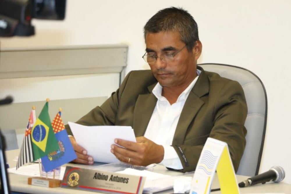 VEREADOR ÍNDIO SOLICITA MELHORIAS NA RUA NATAL CABANA