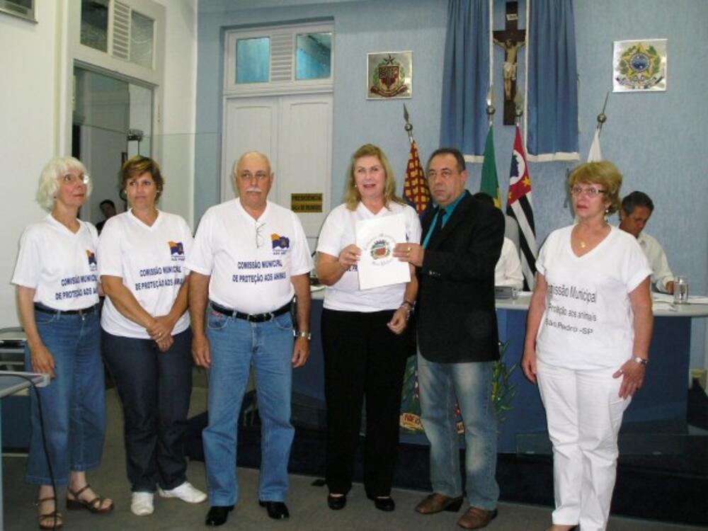 CONSELHO DE PROTEÇÃO AOS ANIMAIS RECEBE HOMENAGEM DO VEREADOR TONINHO