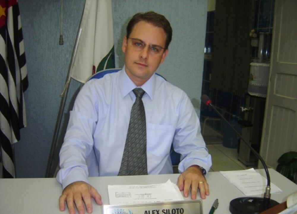 ALEX SILOTO REQUER INFORMAÇÕES SOBRE A VERBA DO TRANSPORTE UNIVERSITÁRIO