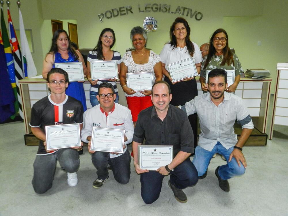 EQUIPE DIRETIVA DA ETEC “GUSTAVO TEIXEIRA” RECEBE MOÇÃO DE APLAUSOS E CONGRATULAÇÕES