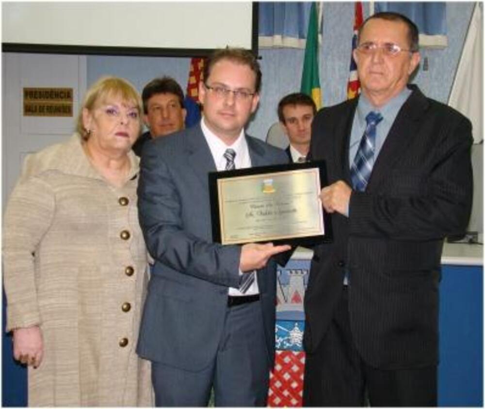 VALDIR SEPÚLVIDA RECEBE HONRARIA DA CÂMARA
