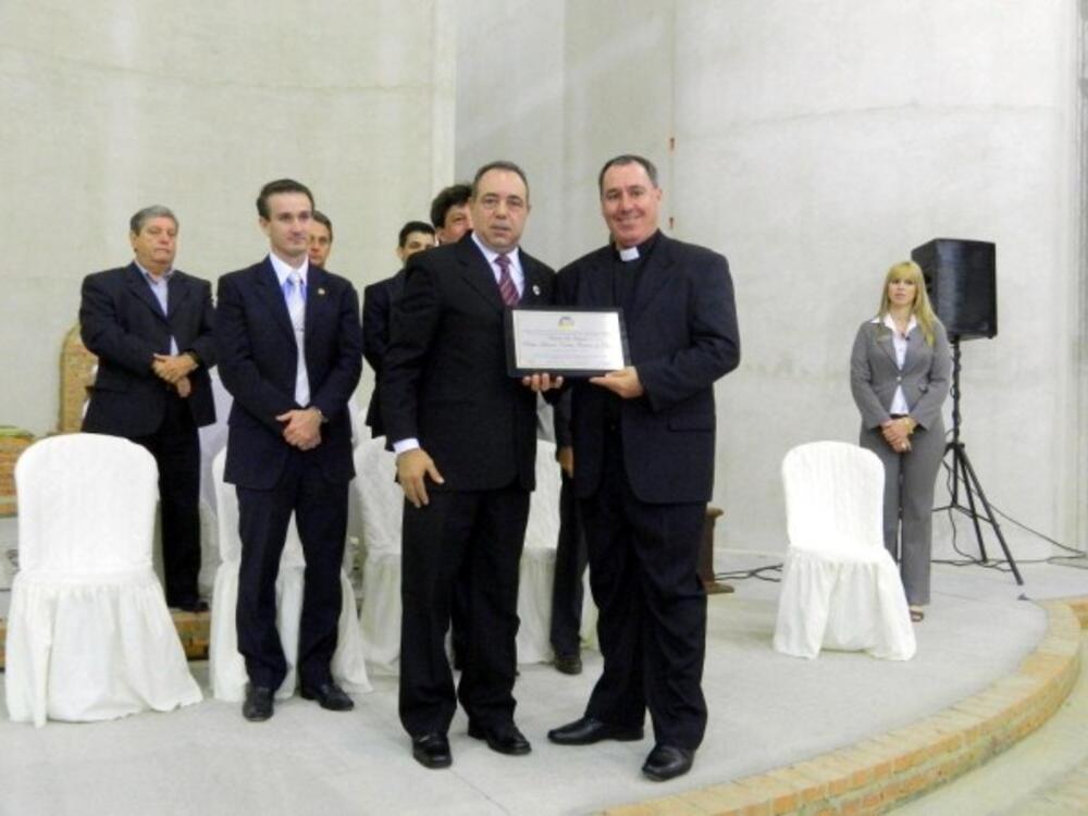 PADRE ANTONIO CARLOS RECEBE TÍTULO DE CIDADÃO SÃO PEDRENSE DO VEREADOR TONINHO