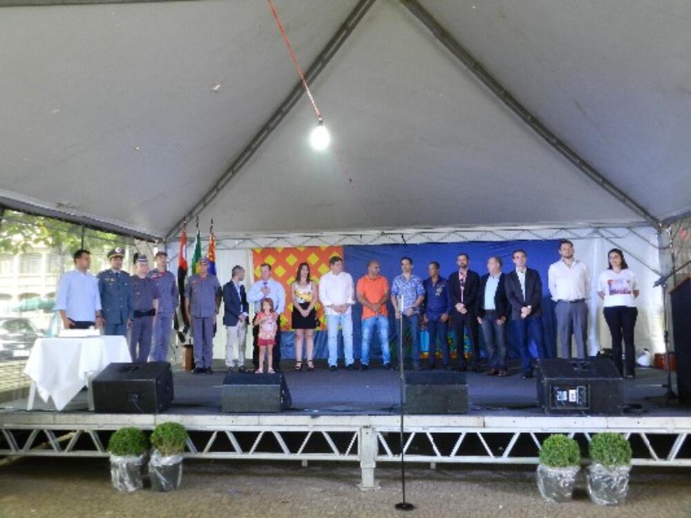 CÂMARA ENTREGA MEDALHAS EM SOLENIDADE DOS 137 ANOS DE SÃO PEDRO