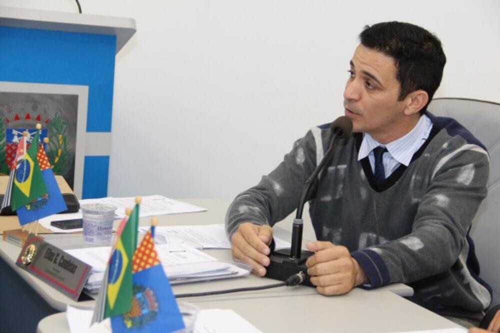 ELIAS CANDEIAS SUGERE A DISPONIBILIZAÇÃO DE GCM NA FARMÁCIA MUNICIPAL