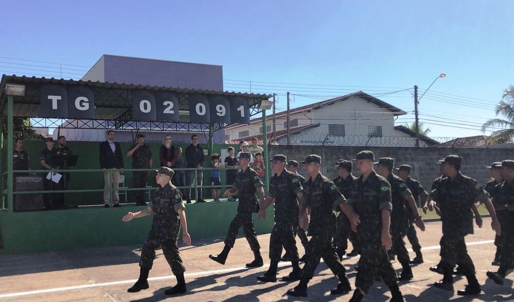 VEREADOR ADRIANO VITOR PARTICIPA DE CERIMÔNIA CÍVICO MILITAR, ALUSIVA AO DIA DO EXÉRCITO BRASILEIRO