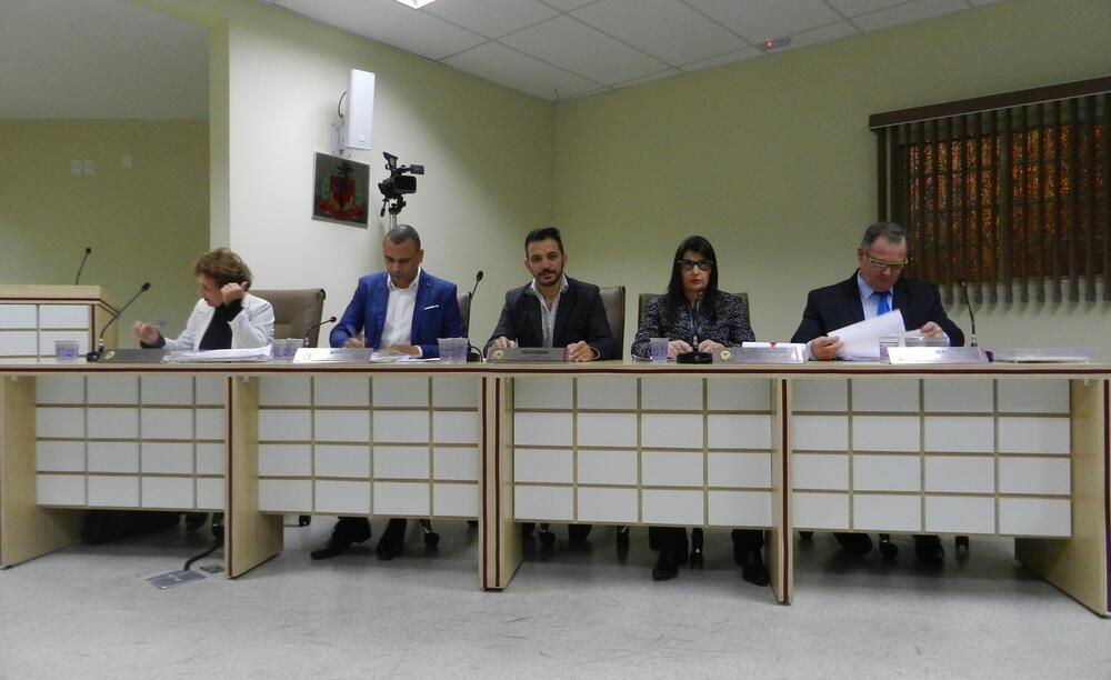 VEREADORES APROVAM MOÇÃO DE APLAUSOS AO VETERINÁRIO GABRIEL PRADO