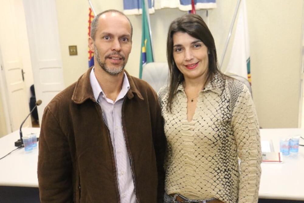 VEREADORES ROBINHO E JOYCE BENEVIDES PEDEM INSTALAÇÃO DE CAIXAS DE SOM NO PARQUE MARIA ANGÉLICA