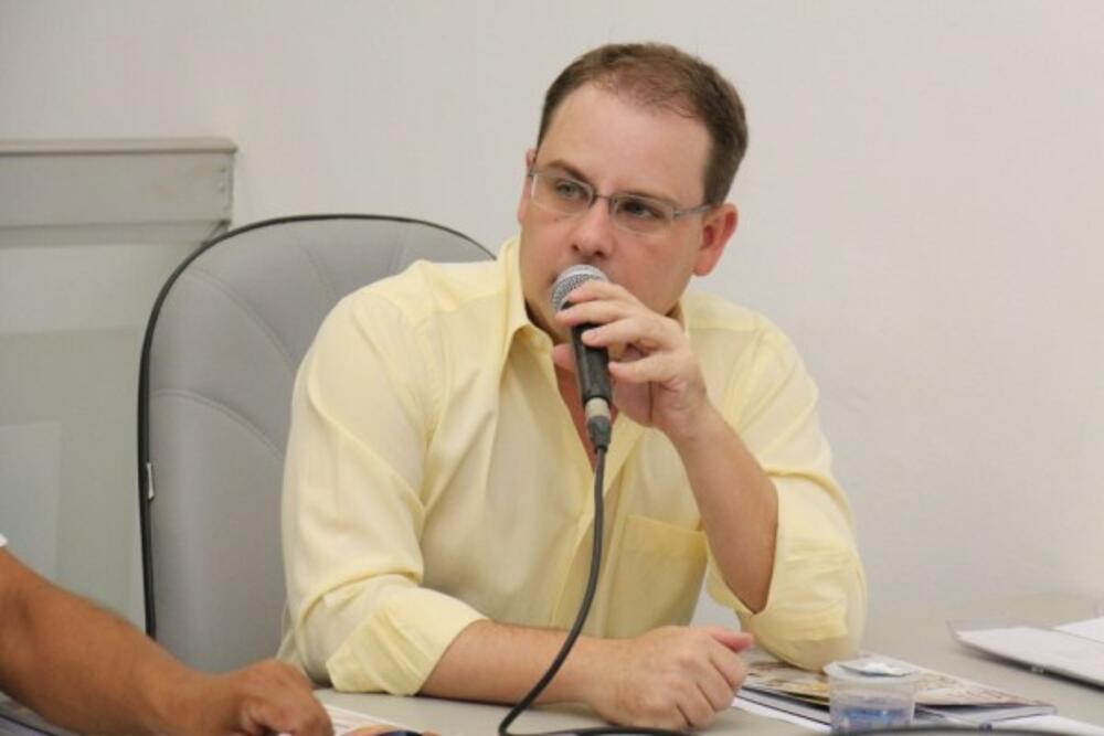ALEX SILOTO SOLICITA MELHORIAS NOS BRINQUEDOS DO PARQUE MARIA ANGÉLICA