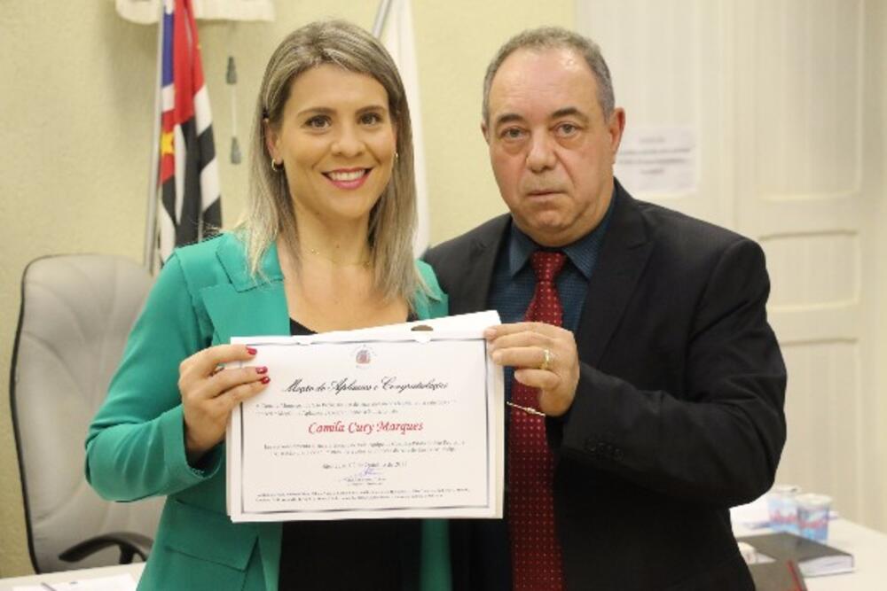 PRESIDENTE DA CÂMARA ENTREGA HOMENAGEM A NUTRICIONISTA E FUNCIONÁRIOS DA COZINHA PILOTO