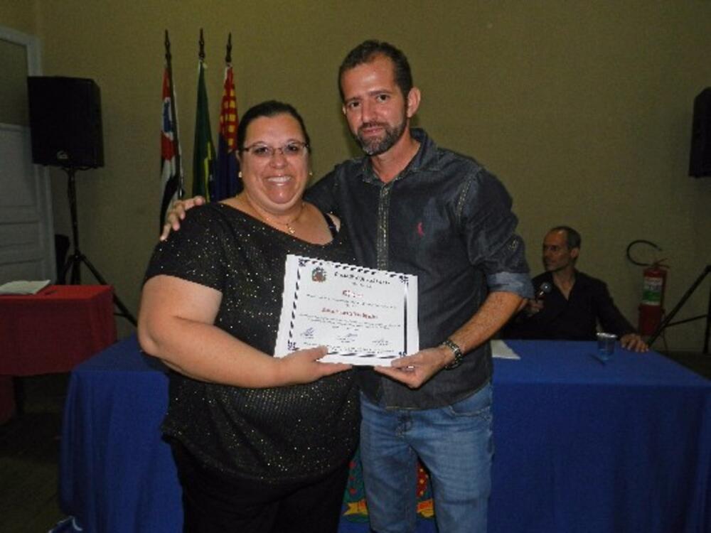 CÂMARA MUNICIPAL REALIZA ENTREGA DE DIPLOMA “EDUCADOR DO ANO”