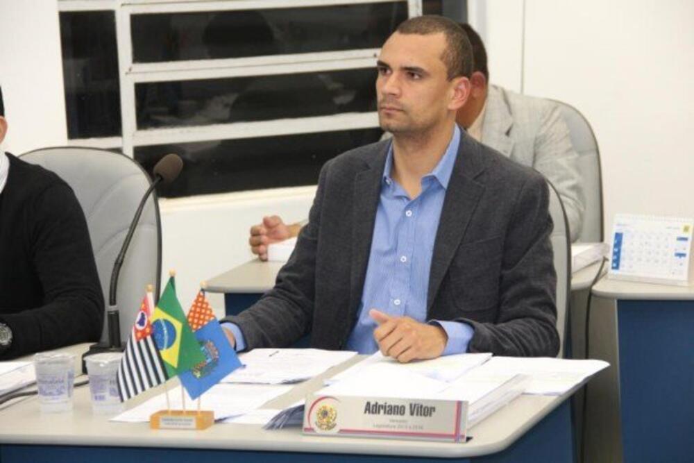 ADRIANO VITOR APRESENTA PROJETO DE LEI PROIBINDO COBRANÇA DE TAXA BANCÁRIA PELA SAAESP