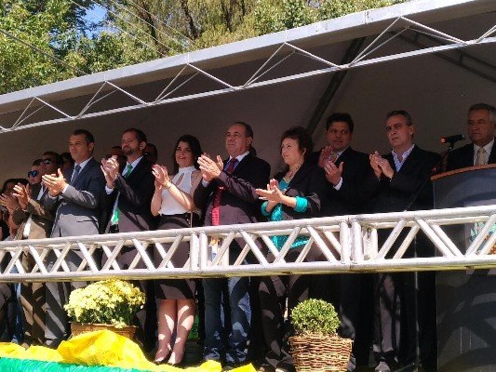 VEREADORES ACOMPANHARAM DESFILE CÍVICO DE 7 DE SETEMBRO