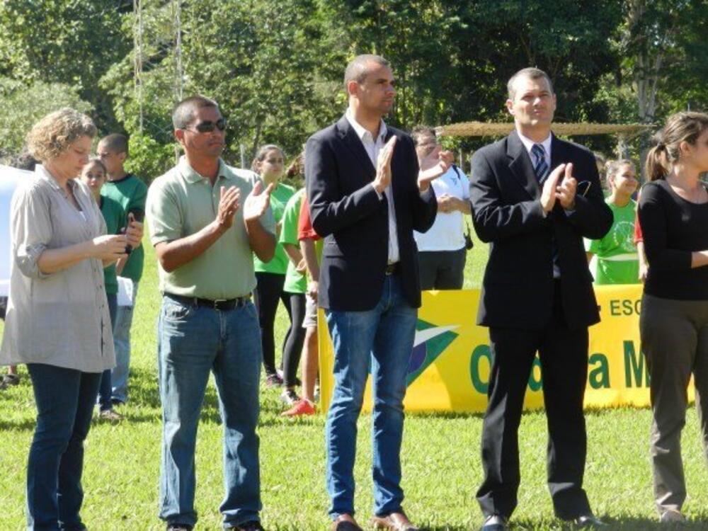 AUTORIDADES PRESTIGIAM ABERTURA DOS JOGOS INTERESCOLARES