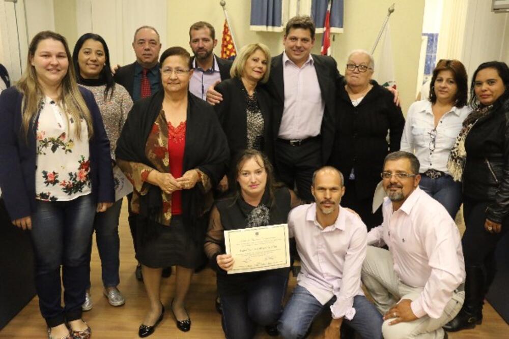 CÂMARA MUNICIPAL REALIZA ENTREGA DE HOMENAGENS AOS FUNCIONÁRIOS DA UMIS
