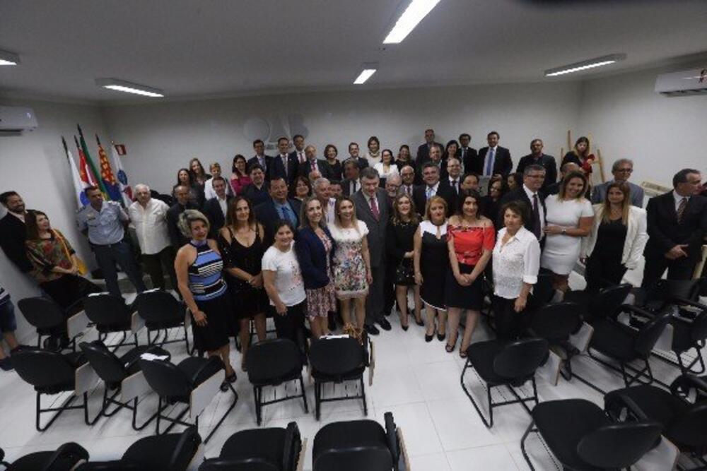 VEREADORES PARTICIPAM DE INAUGURAÇÃO DA CASA DA ADVOCACIA E CIDADANIA