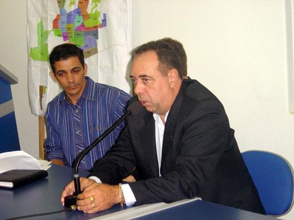 TONINHO INDICA SINALIZAÇÃO EM ÁREA ESCOLAR